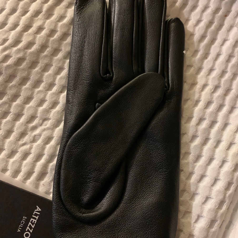 Real Leather Gloves - Picture 2 of 6